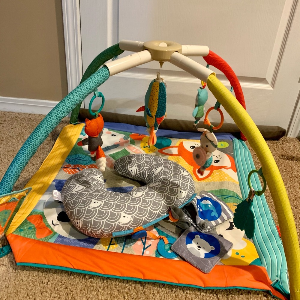 Infantino 4 in 1 Tummy Time Play Mat- Like New